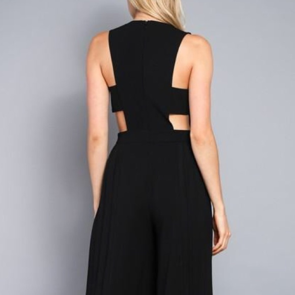 ❗️CLOSING SALE❗️Open Detail Black Jumpsuit/ Jumper - Picture 3 of 4